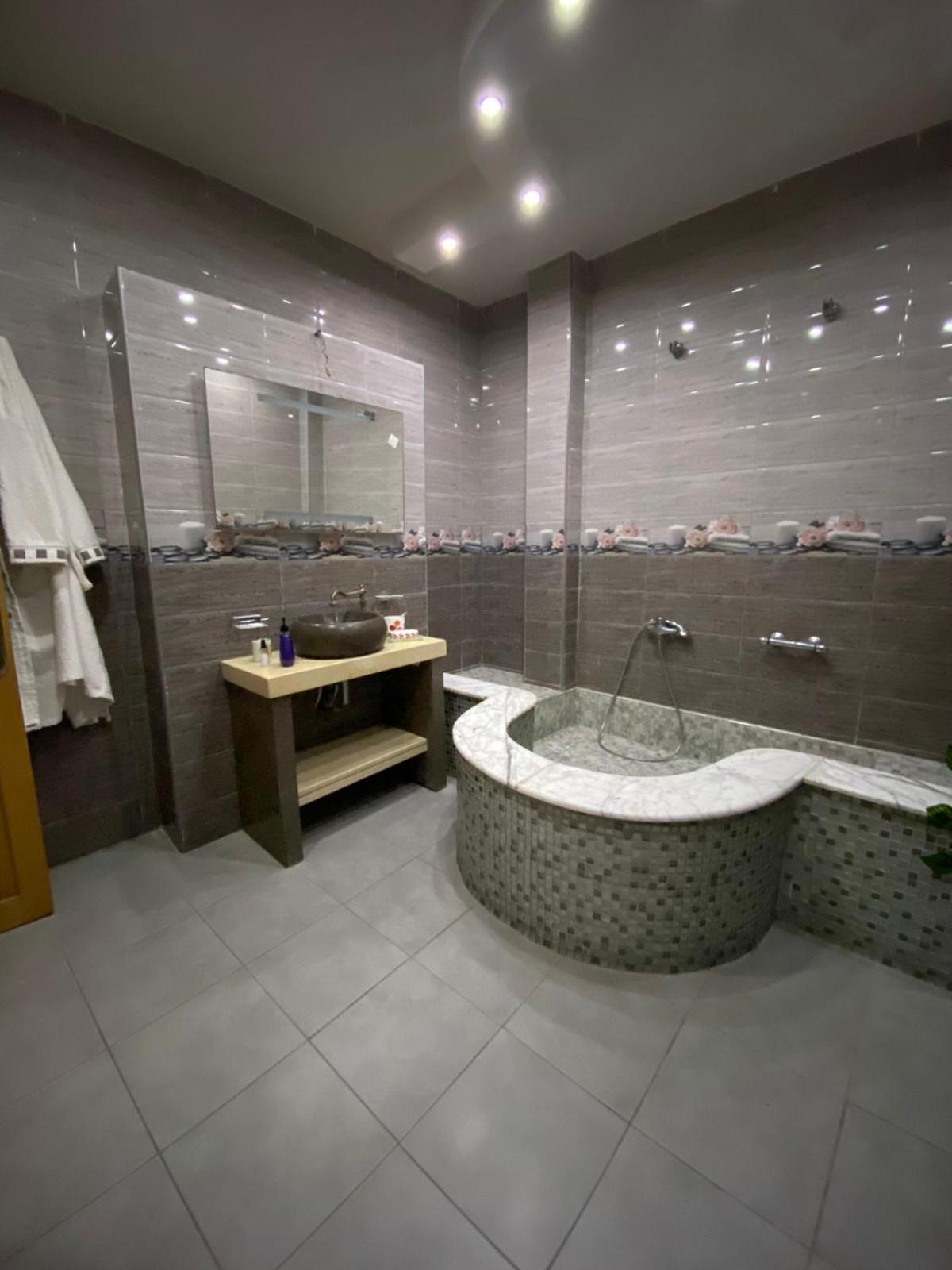 Apartment Luxurious In Heart Of *